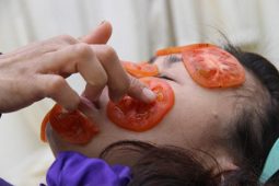 Tác dụng làm đẹp từ cà chua