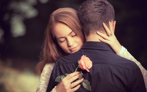 Phụ nữ hay biết yêu mình và yêu người