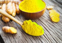 Mách chị em cách làm đẹp bằng tinh bột nghệ hiệu quả hơn cả Spa