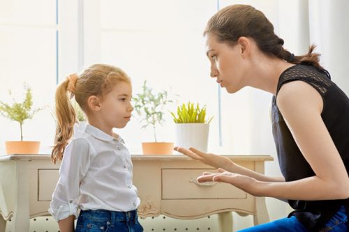 Phạt con bằng cách thu lại những món đồ trẻ thích