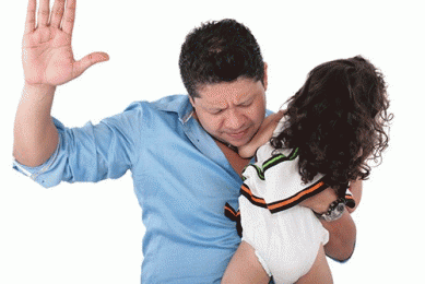 Dạy con bằng đòn roi là cách dạy con vô cùng thô bạo