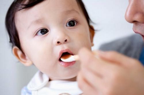 Trẻ bị ho thì cha mẹ cần duy trì chế độ dinh dưỡng hợp lý