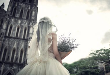 Tại sao con gái phải lấy chồng hả mẹ?