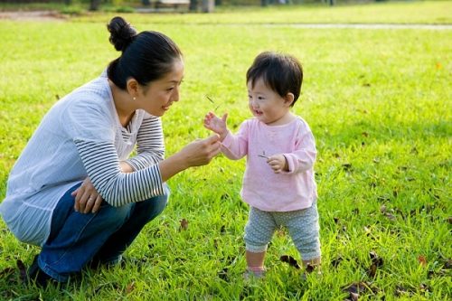 Từ khi trẻ chào đời con đã được học kỹ năng sống từ cha mẹ