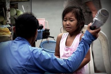 Làm cha mẹ hãy dạy con bằng tình yêu thương