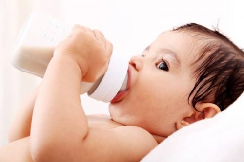 Trong giai đoạn con cai sữa mrj cần phải bổ sung sữa công thức cho con