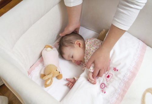 Cha mẹ cần điều chỉnh để con ăn ngủ đúng giấc