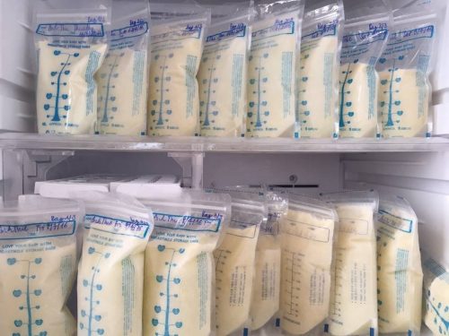 Sữa vắt xong phải cần được bảo quản trong tủ lạnh để đảm bảo