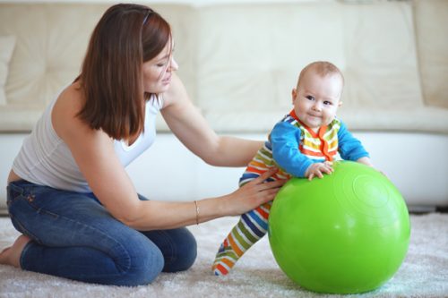 Bước sang tháng thứ 6 trẻ có những thay đổi vượt bậc về trí não cũng như thể chất