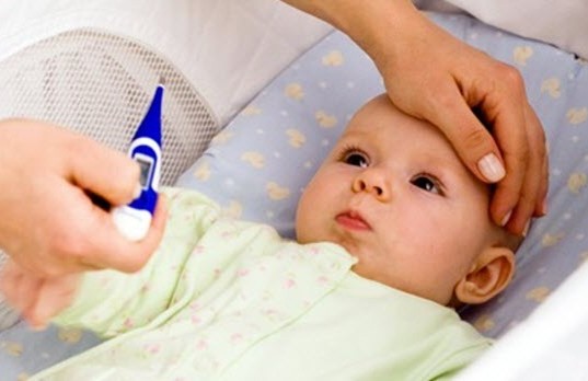 Trẻ sơ sinh bị sốt có biểu hiện gì?