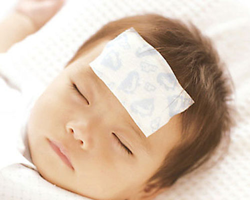 Lưu ý khi dùng miếng dán hạ sốt cho trẻ