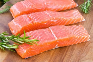 Dạy mẹ cách nấu cháo với cá hồi trong thời kỳ con ăn dặm
