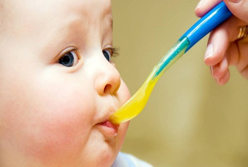 Chăm sóc trẻ bị đi ngoài nhiều lần