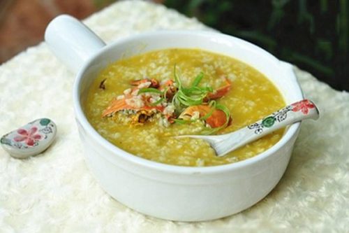 Cháo luôn được các chuyên gia dinh dưỡng tư vấn thường xuyên cho con ăn giúp trẻ tăng cân