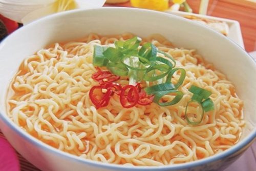 Đồ ăn cay nóng có thể khiến mẹ bị nóng trong và mất sữa