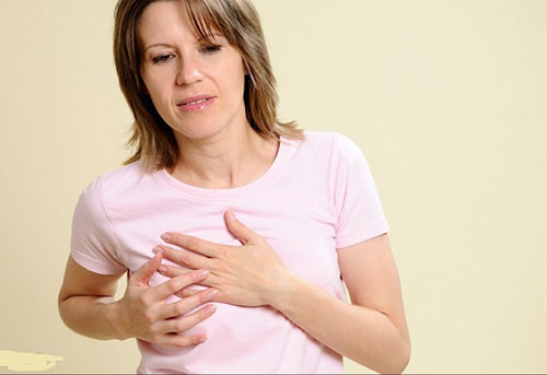 Đôi khi bụng phình to, ngực căng tức, tiết sữa nhưng bạn không hề có tin vui 