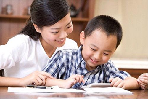 Cần dạy trẻ bắt đầu học nghe, nói, đọc rồi viết