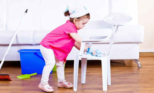 Dạy cho con trẻ cách hoàn thành những công việc nhẹ nhàng là cách giáo dục hiệu quả 