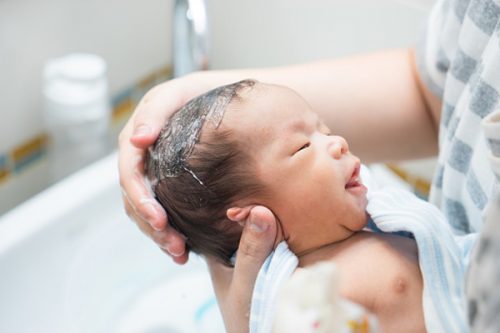 Những cách trị cứt trâu cho trẻ sơ sinh được áp dụng nhiều