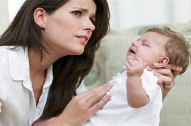 Mách mẹ cách xử lý khi trẻ bị sặc sữa lên mũi đơn giản và hiệu quả