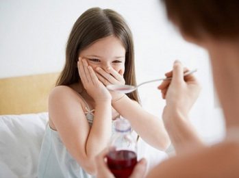 Những sai lầm thường gặp của cha mẹ khi trẻ bị ho khan