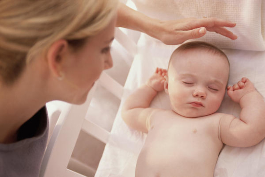 Những điều mẹ nên biết về việc trẻ bị ra mồ hôi trộm