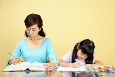 Một số phương pháp giúp cha mẹ dạy trẻ tập trung tốt hơn