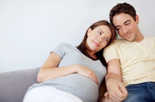 Trong trường hợp sinh mổ, người chồng có thể giúp gì?