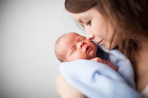Phần lớn gây nên chứng trầm cảm sau sinh là so áp lực trong việc chăm con và cuộc sống