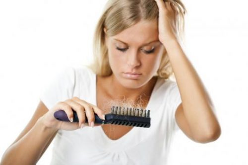 Cần làm gì khi bị rụng tóc sau sinh?