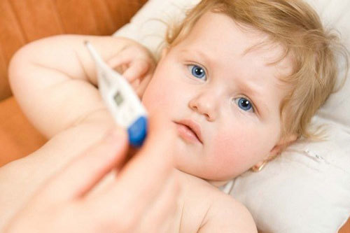 Cách xử lý giúp trẻ hạ sốt tại nhà