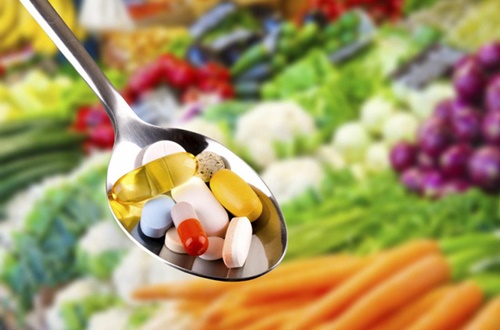 Có thể dùng vitamin tổng hợp để thay thế bữa ăn hằng hằng không?