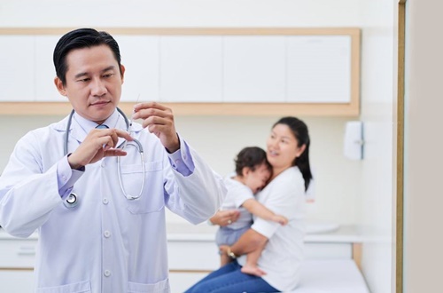 Trẻ từ 0 đến 6 tháng tuổi cần dùng loại vắc xin nào?
