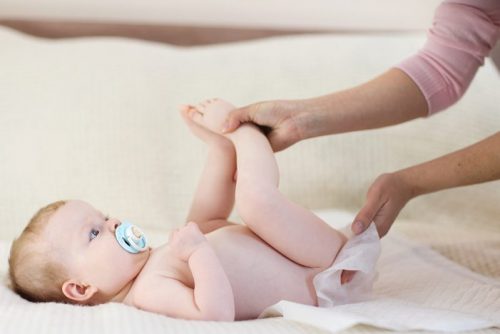 Hướng dẫn mẹ trẻ cách xử lý khi trẻ sơ sinh bị tiêu chảy sủi bọt