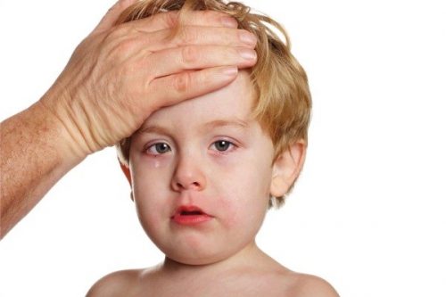 Trẻ mắc bệnh quai bị có được tắm như bình thường hay không?