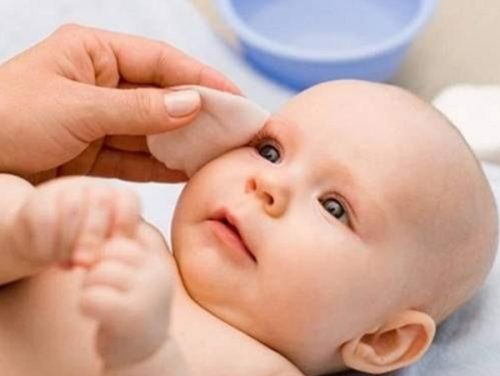 Cách vệ sinh tắm rửa cho bé