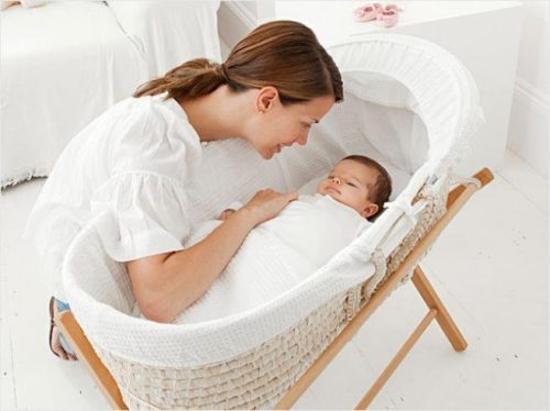 Nên cho bé ngủ nôi ở giai đoạn đầu sau sinh