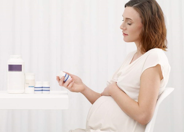 Phụ nữ mang thai sử dụng Isotretinoin