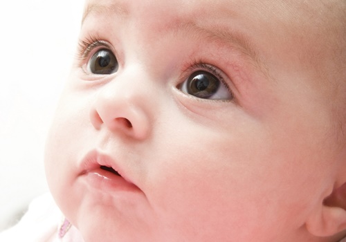 Những mẹo nhỏ giúp chăm sóc và bảo vệ đôi mắt của trẻ nhỏ