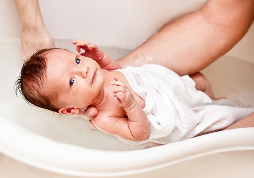 Các hướng dẫn hữu ích dưới đây để bảo vệ cuống rốn của bé