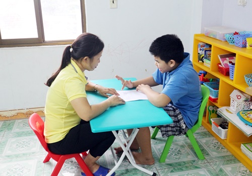 Chăm sóc trẻ bị tự kỷ đúng cách như thế nào?