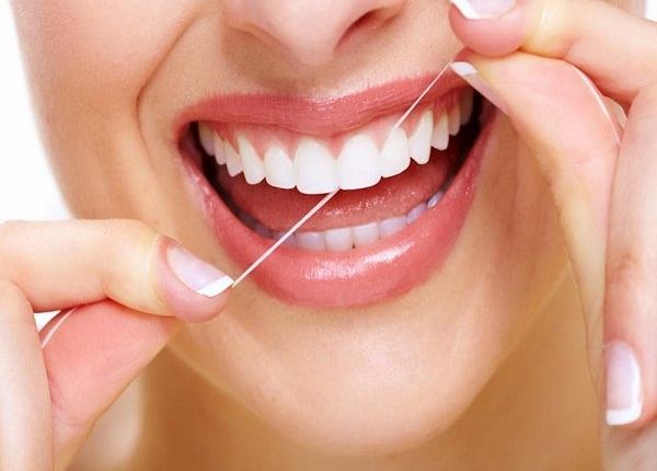 <center><em>Điểm mặt các loại thực phẩm gây hại cho răng miệng bạn nên tránh</em></center>