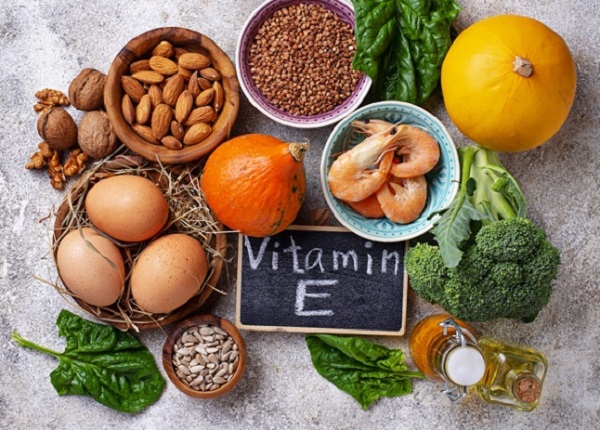 <center><em>Các thực phẩm chứa nhiều vitamin E</em></center>