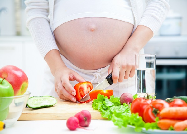 <center><em>Nguyên tắc trong dinh dưỡng để bảo sức khỏe cho cả mẹ và bé trong thai kỳ</em></center>