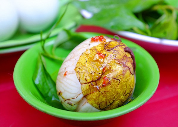 <center><em>Trứng vịt lộn chứa nhiều thành phần dinh dưỡng tốt cho sức khỏe</em></center>